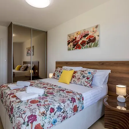 Anamarija Apartman *